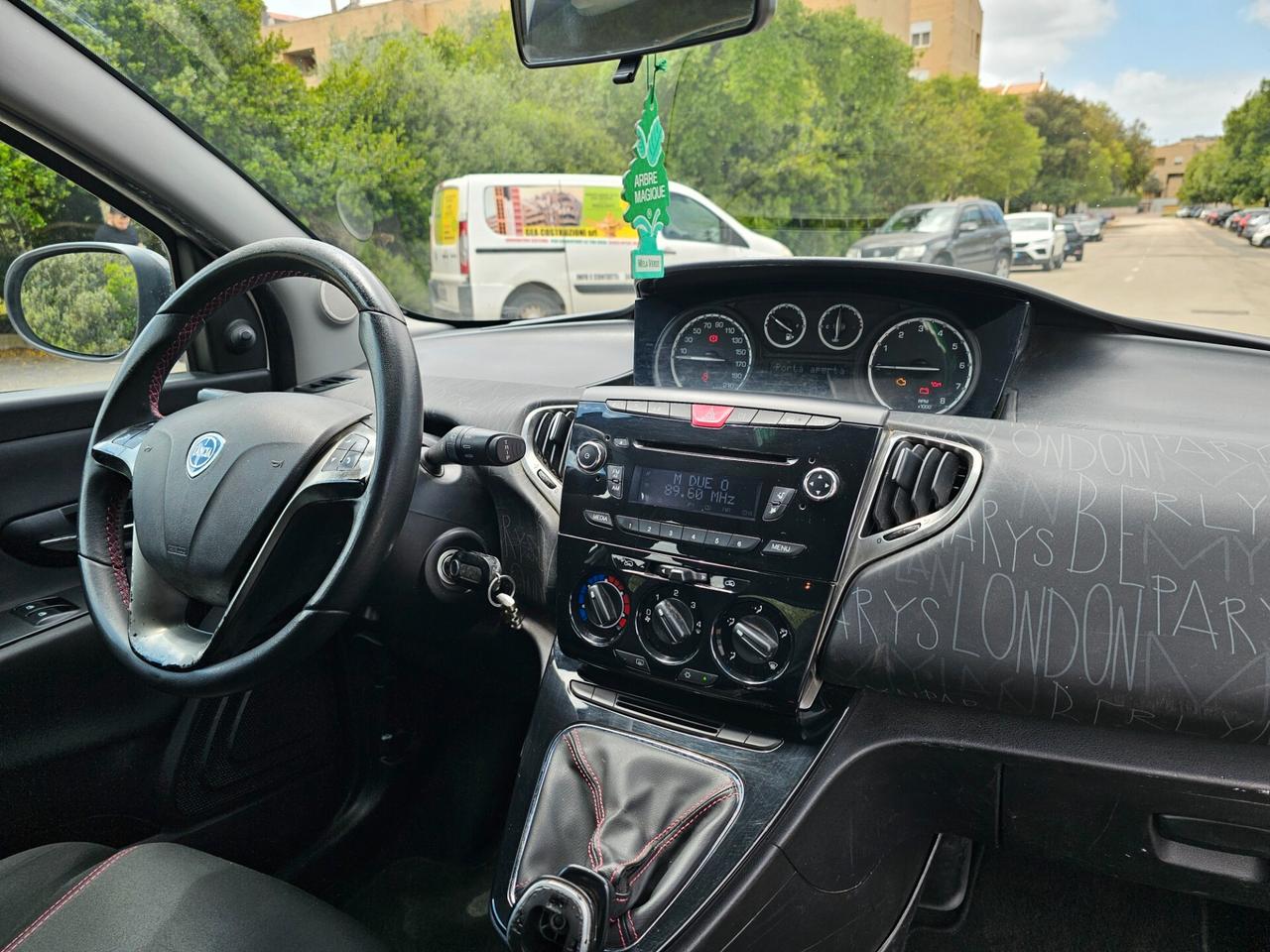 Lancia Ypsilon 1.2 69 CV 5 porte Elefantino Rosa
