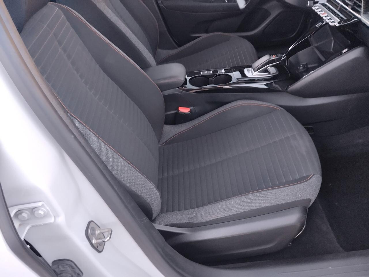 Peugeot 208 motore elettrico 136 CV 5 porte Active