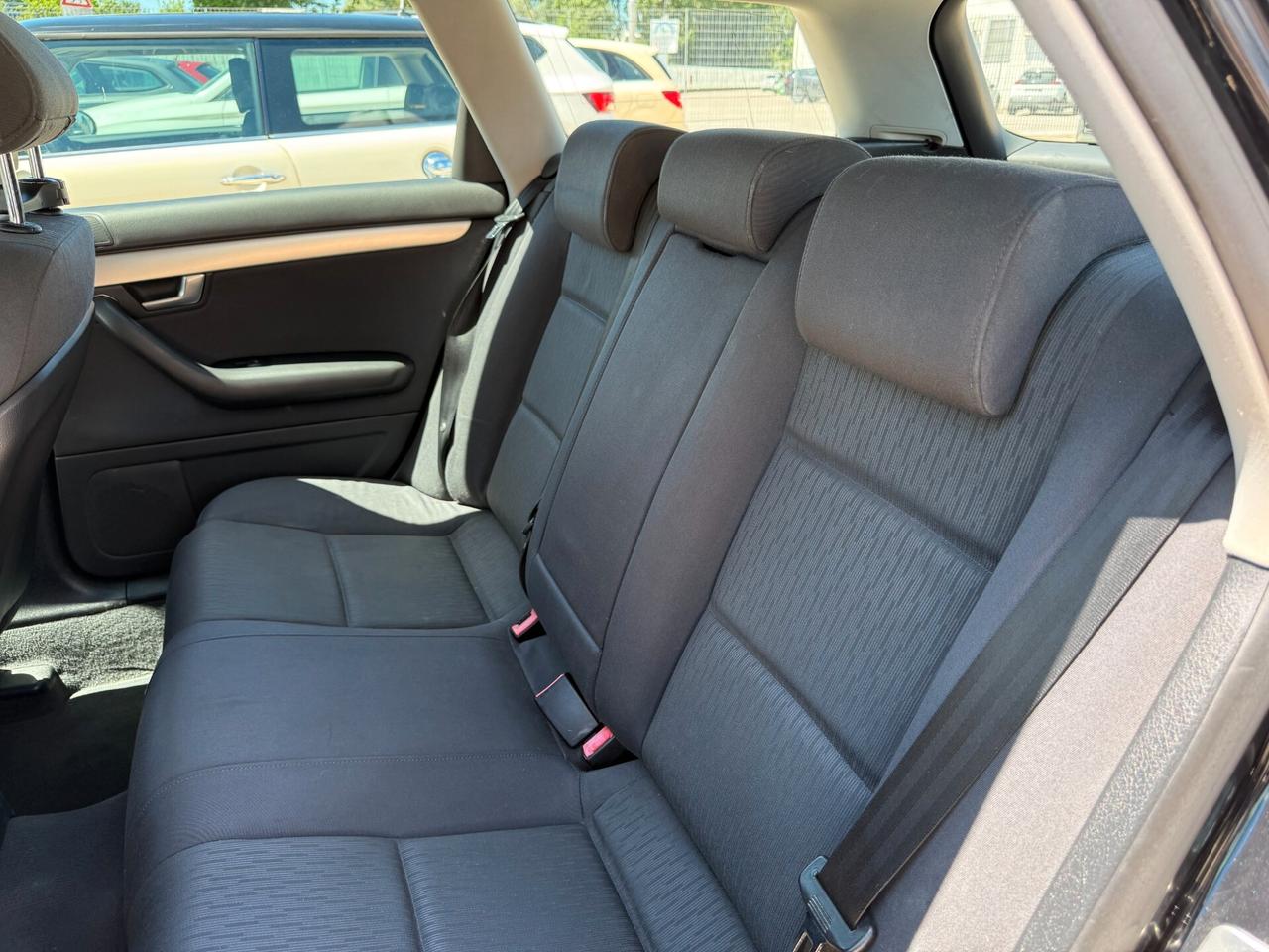 Audi A4 2.0 16V TDI Avant TOTAL BLACK