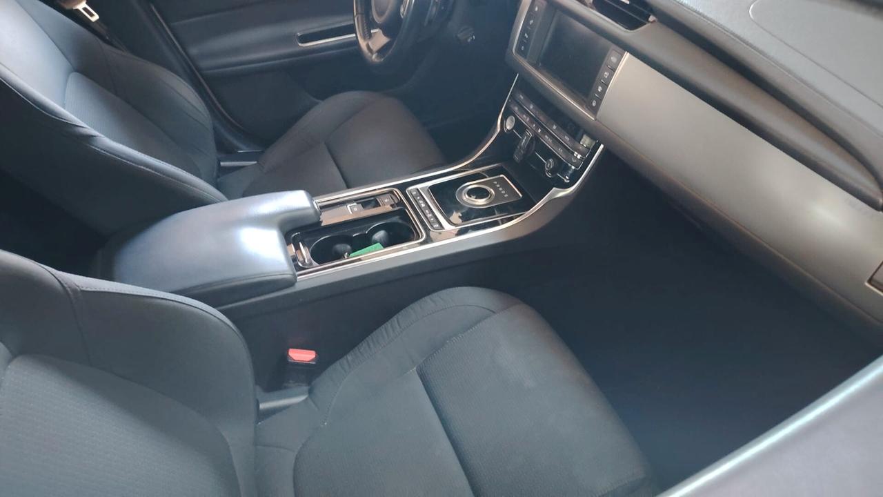 Jaguar XF 2.0 2017