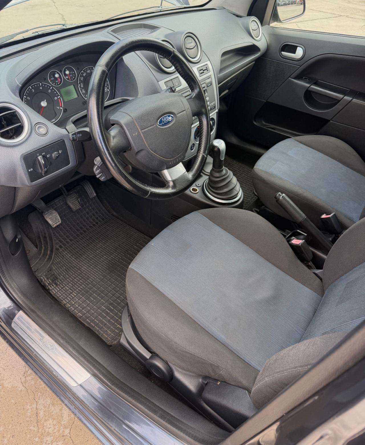 Ford Fiesta 1.2 16V 5p. Titanium
