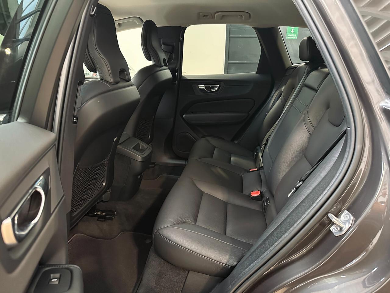 Volvo XC 60 B4(d) Geartronic Momentum - UNICO PROPRIETARIO IVA ESPOSTA