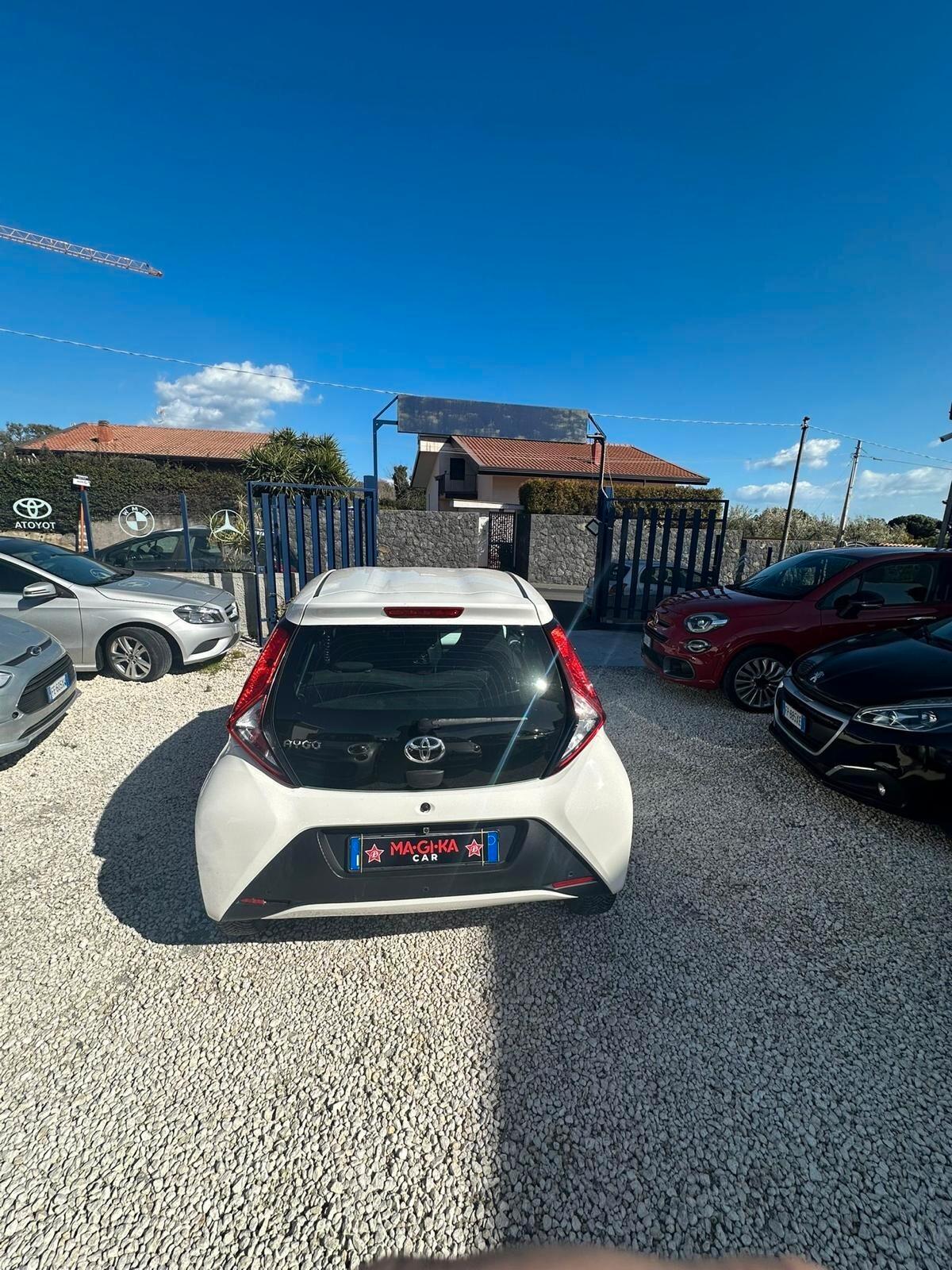 Toyota Aygo Connect 1.0 VVT-i 72 CV 5 porte x-clusiv MMT