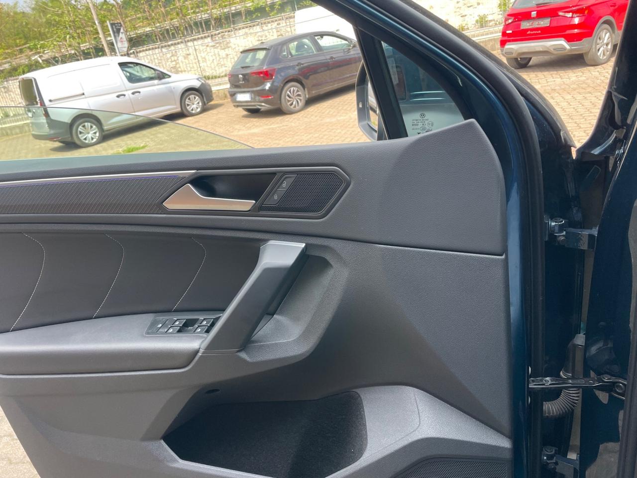 Volkswagen Tiguan 2.0 TDI 150 CV SCR DSG R-Line Telecamera