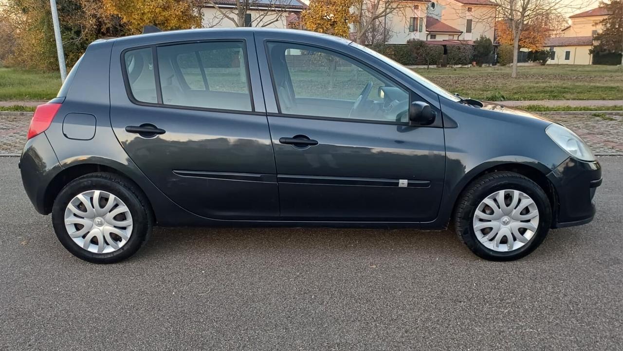 Renault Clio 1.2 16V 5 porte Luxe