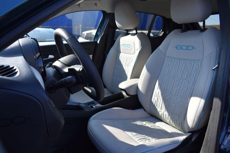 FIAT 600 1.2 Hybrid 110cv La Prima