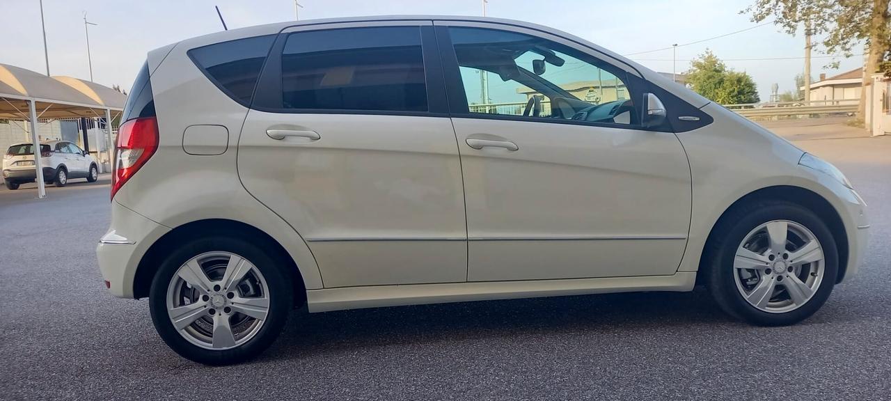 Mercedes-Benz Classe A 180 CDI All. Avantgarde Diesel cc. 1.9 CV. 109 Cambio Automatico 5 Porte 5 Posti Euro 5 Utilizzabile anche per i Neopatentati.