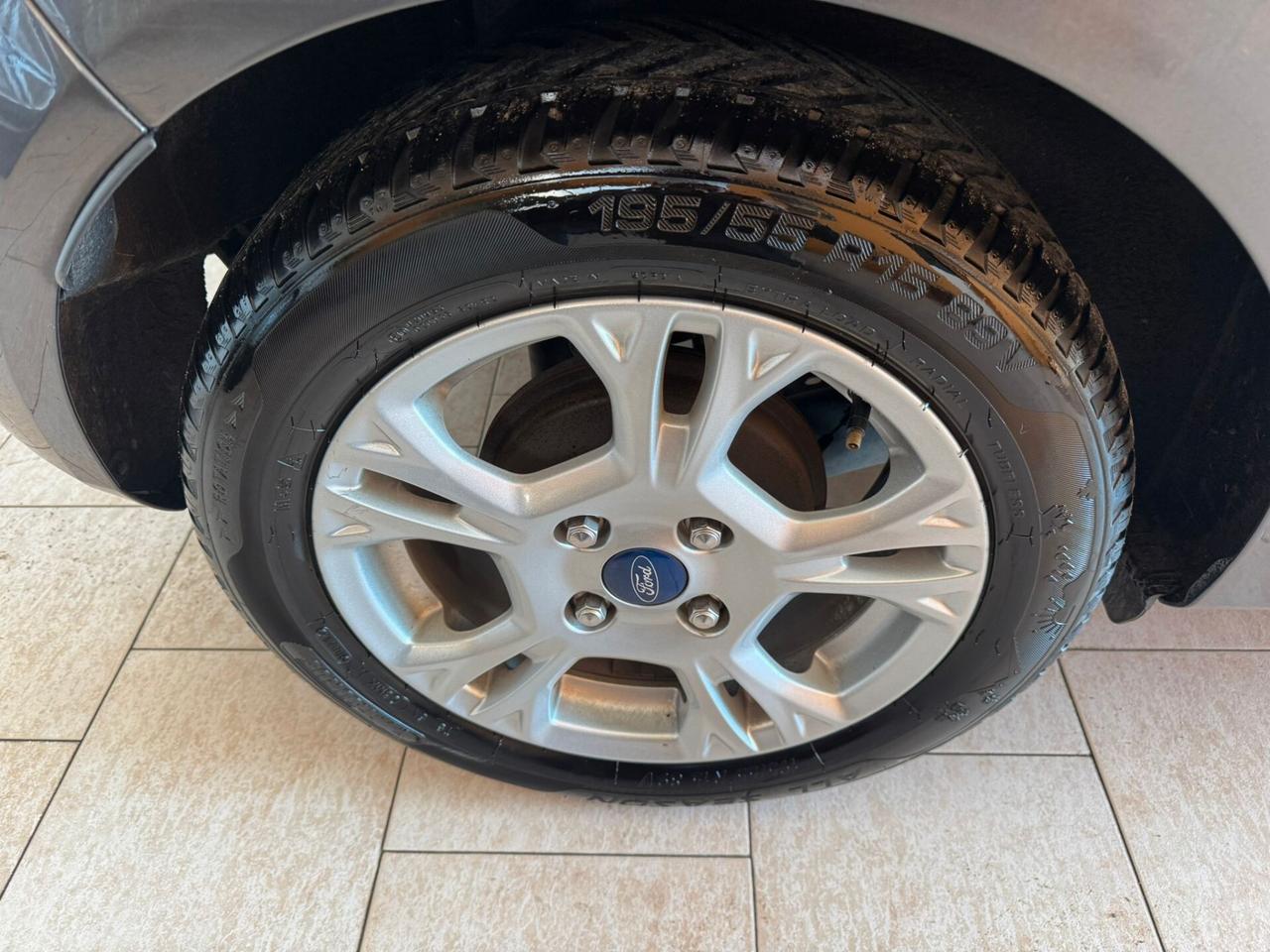 Ford Fiesta 1.2 60CV 5 porte Black & White Edition