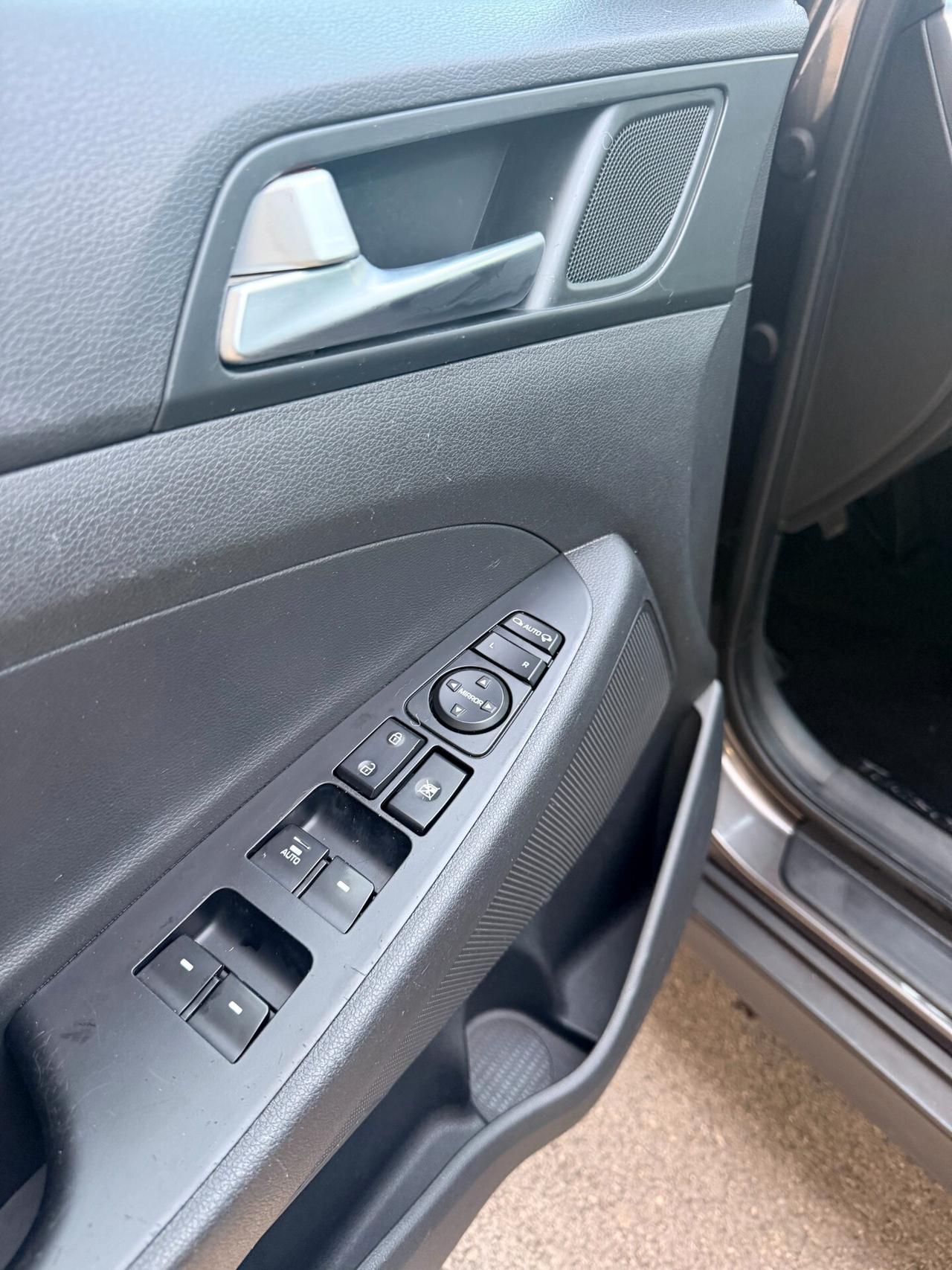 Hyundai Tucson 1.7 CRDi XPossibleTETTO APRIBILE,TELECAMERA,NAVI,ANDROID AUTO,BLUETOOTH,FULL LED,PELLE