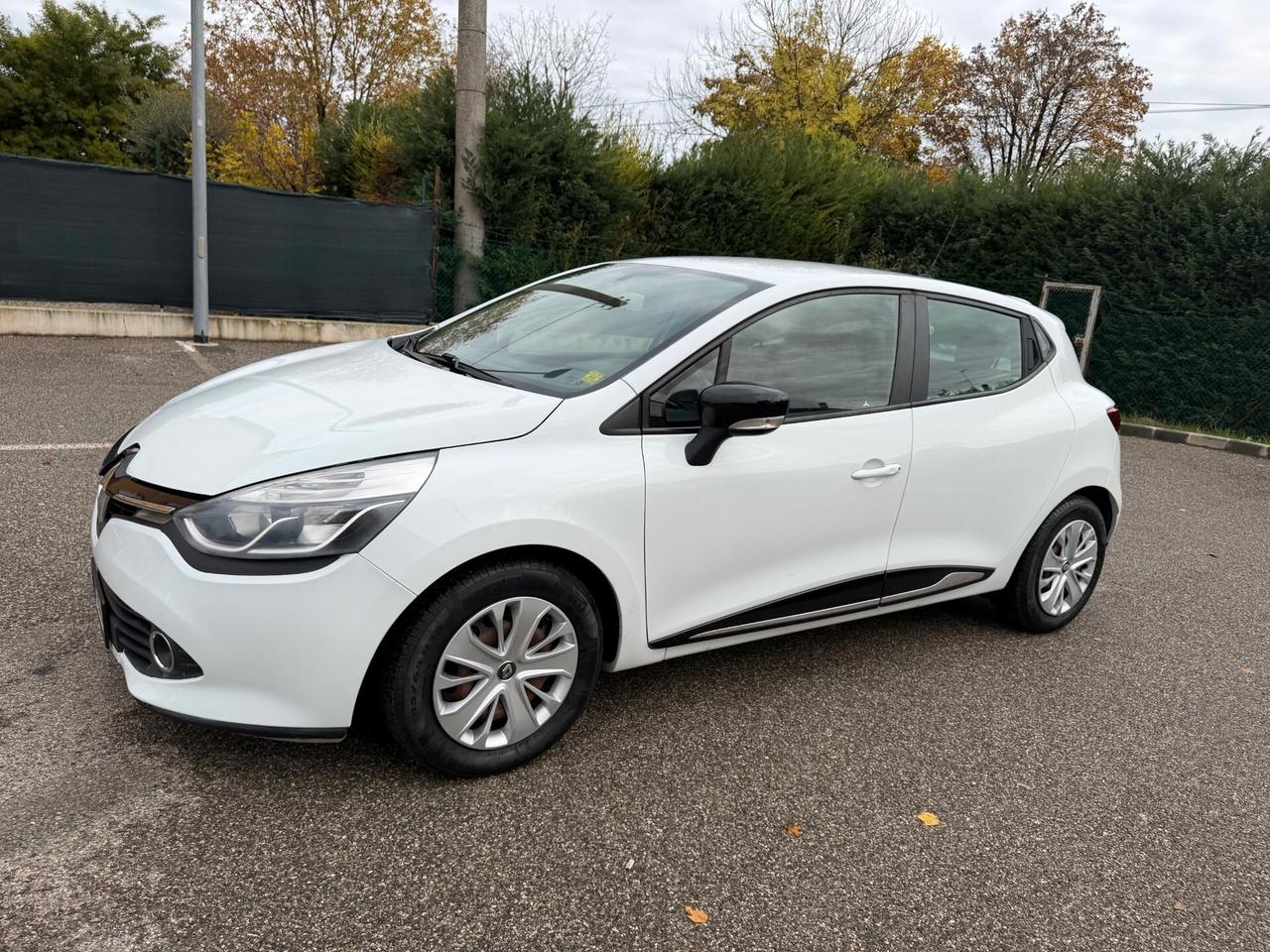 Renault Clio 1.5 dci - NEOP. - NAV. - 12 MESI DI GARANZIA -