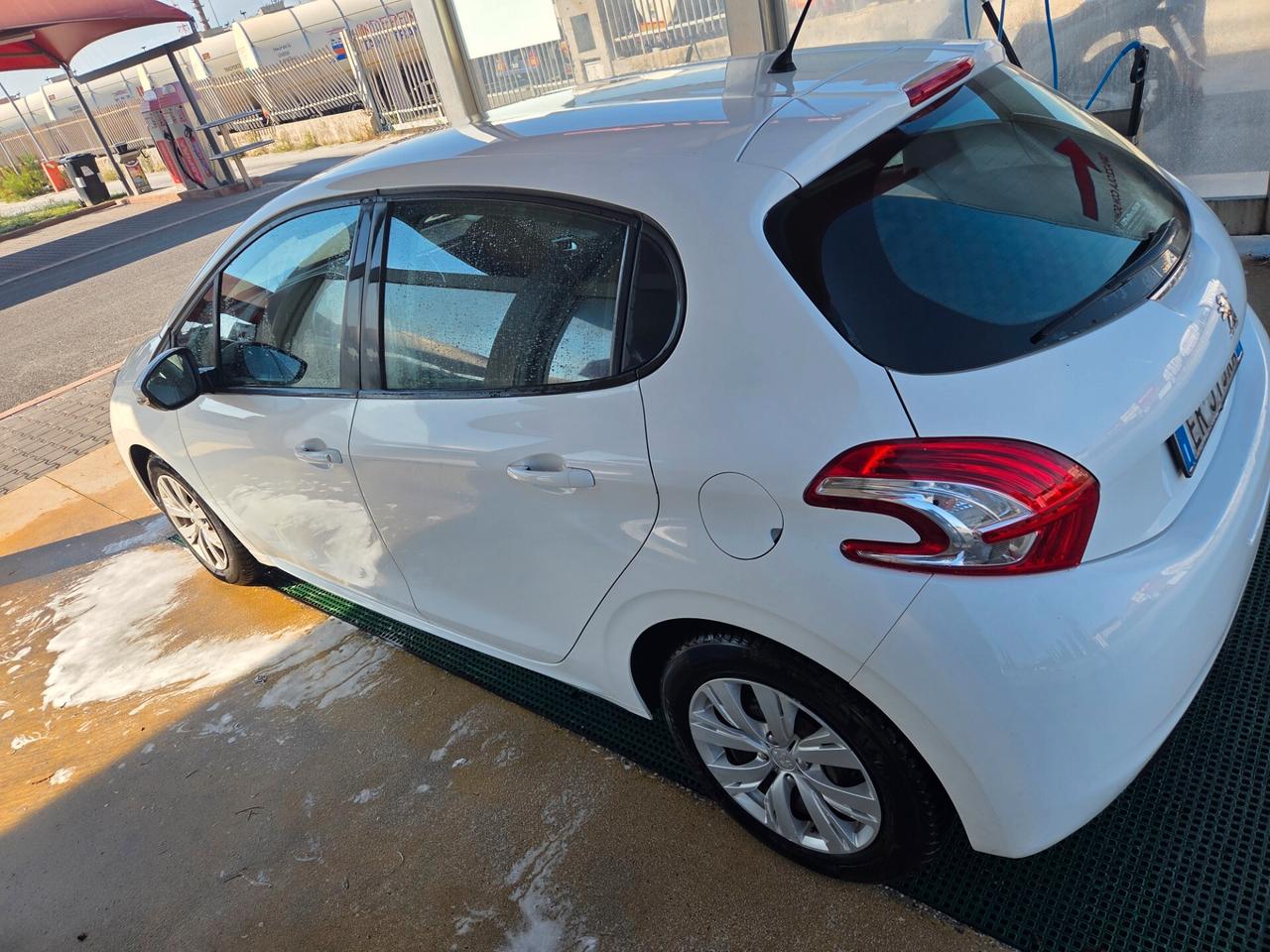 Peugeot 208 1.4 HDi 68 CV 5 porte 2013