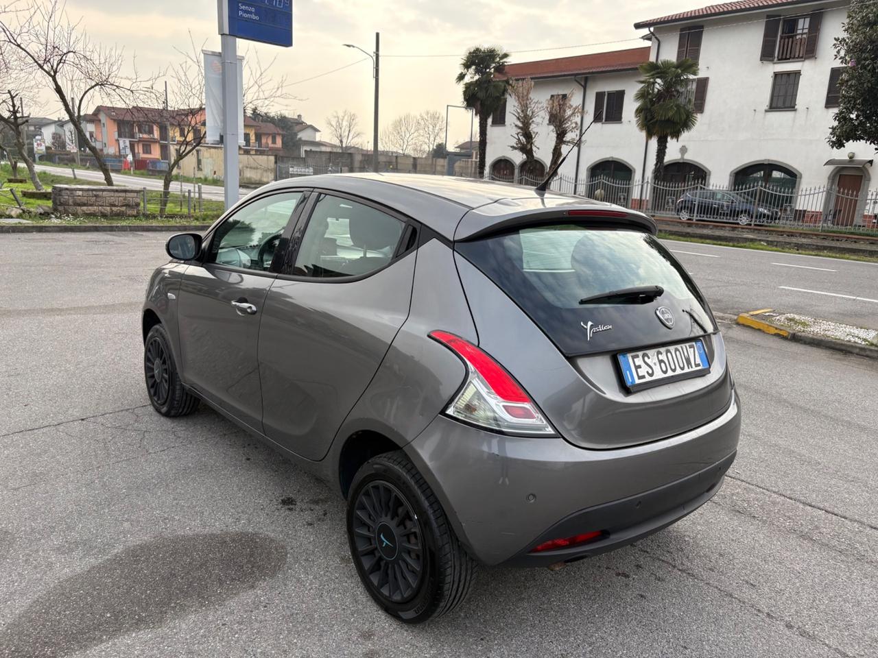 Lancia Ypsilon 0.9 TwinAir 85 CV 5 porte Metano Ecochic Gold