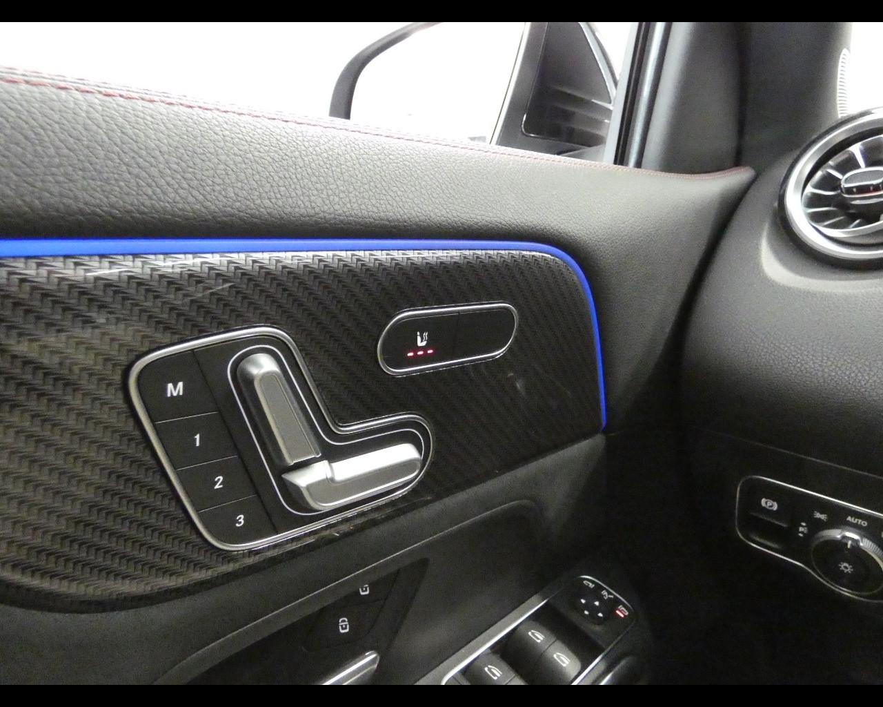 Mercedes-Benz GLA (H247) - GLA 200 d Automatic 4Matic AMG Line Premium Plus