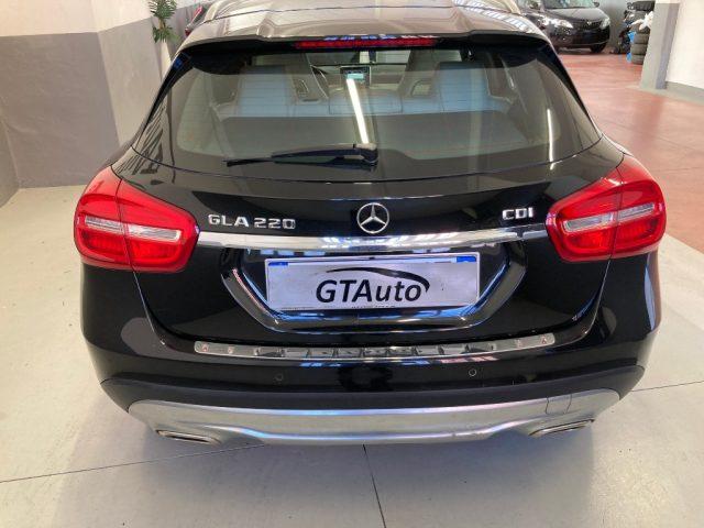 MERCEDES-BENZ GLA 220 d Automatic Business