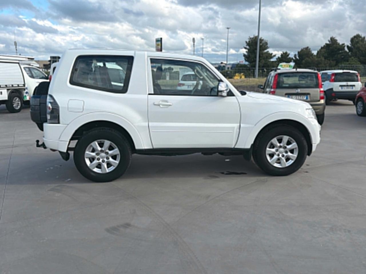 Mitsubishi Pajero 3.2 DI-D 16V aut. 3p. Intense DPF IVA ESPOSTA