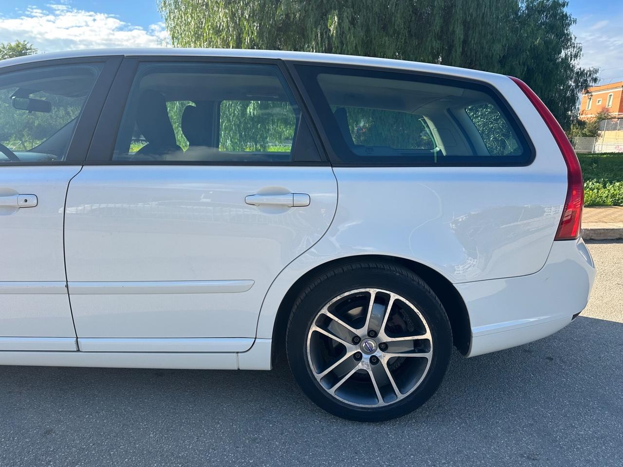Volvo V50 1.6 DIESEL 2011 - CERCHI IN LEGA