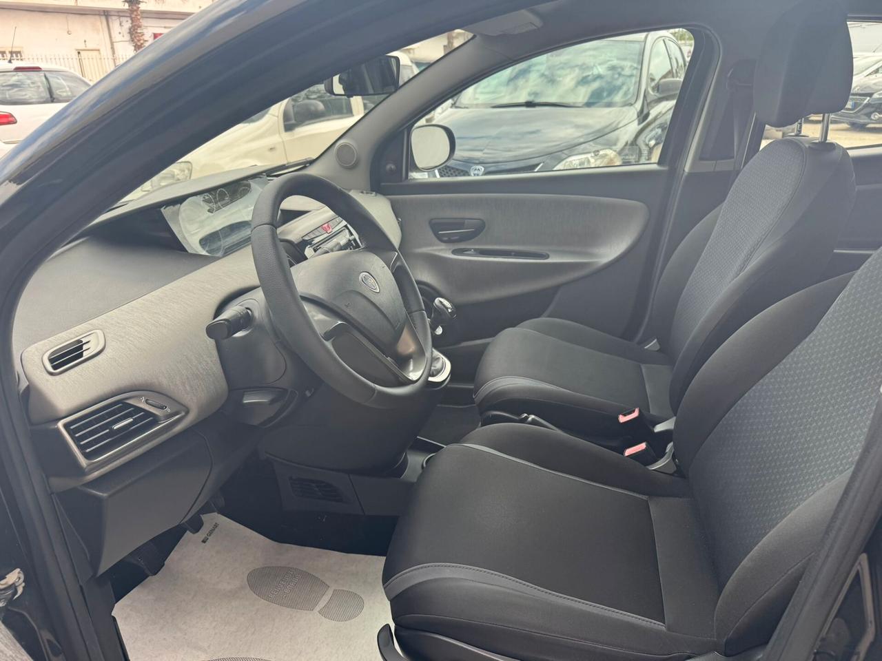 Lancia Ypsilon 1.2 GPL 69 CV 5 porte S&S Silver