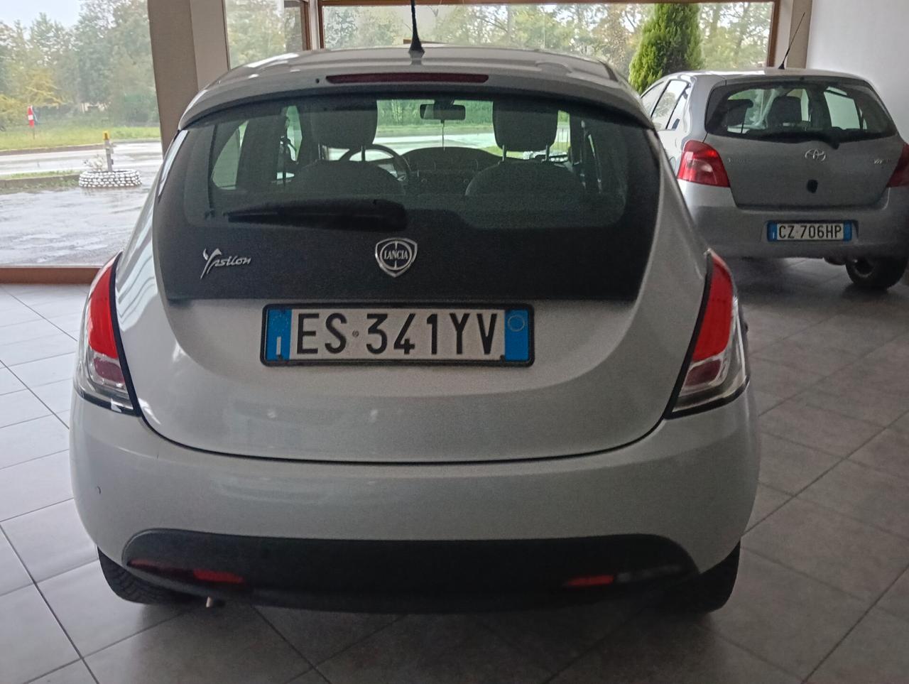 Lancia Ypsilon 1.2 69 CV 5 porte S&S Silver