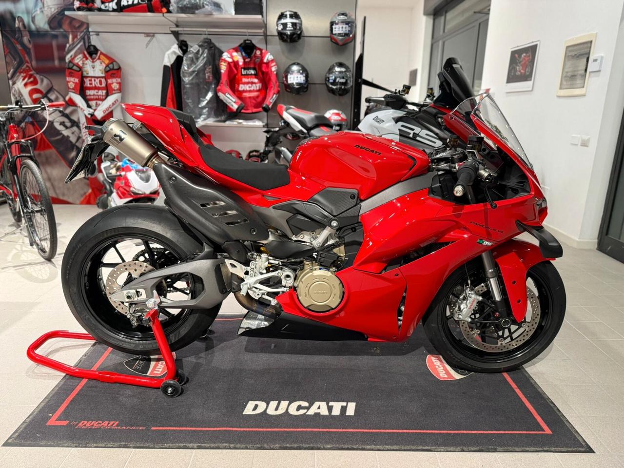 Ducati Panigale V4 MY 2025 FULL AKRAPOVIC