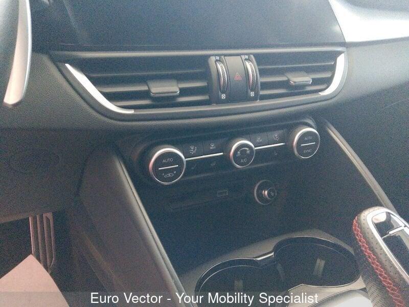 Alfa Romeo Giulia Giulia 2.2 Turbodiesel 210 CV AT8 AWD Q4 Veloce