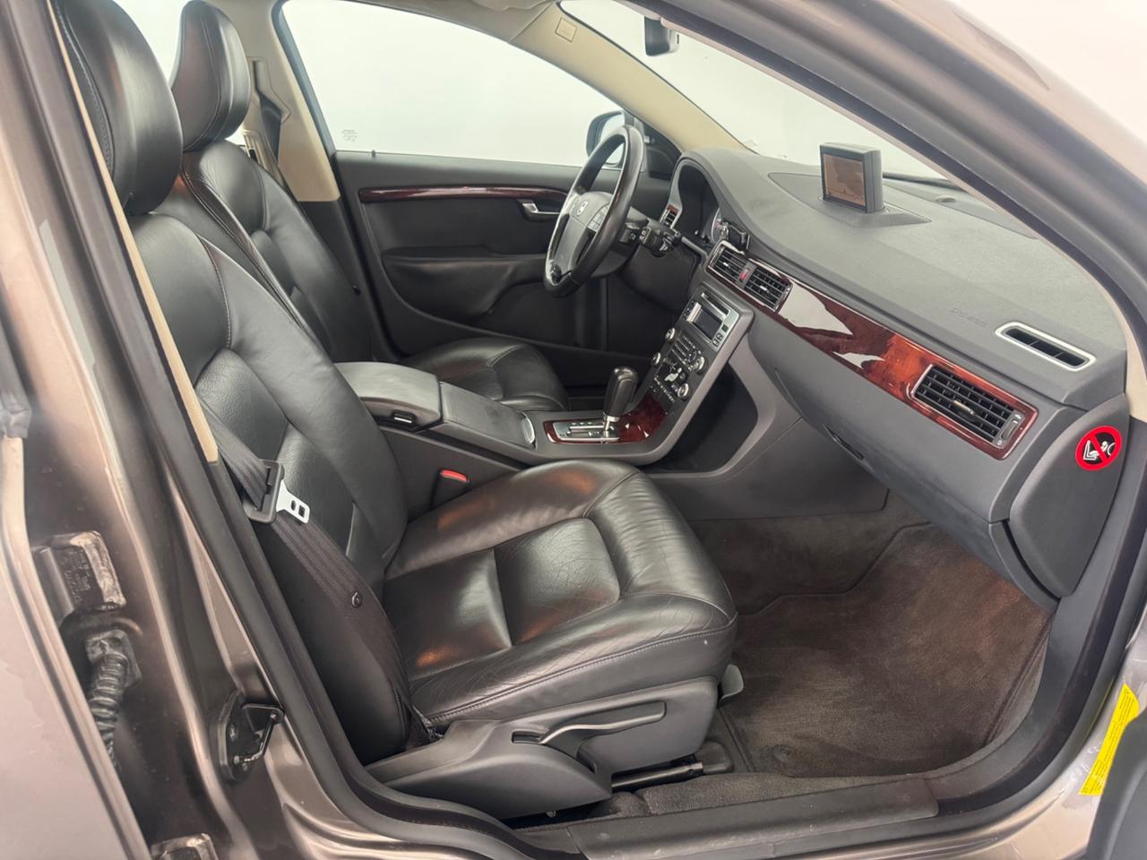 Volvo V70 2.4 D5 Summum