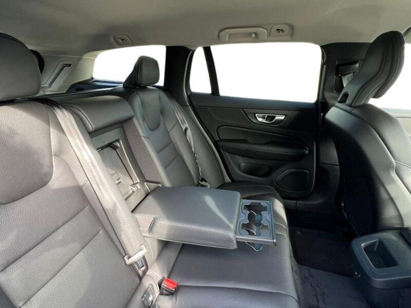 Volvo V60 B4 197+14 CV Mild Hybrid Diesel Automatica Plus Dark