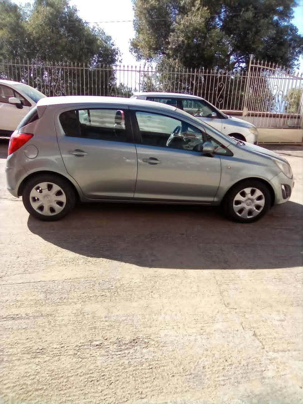 Opel corsa 1.2 5 porte gpl