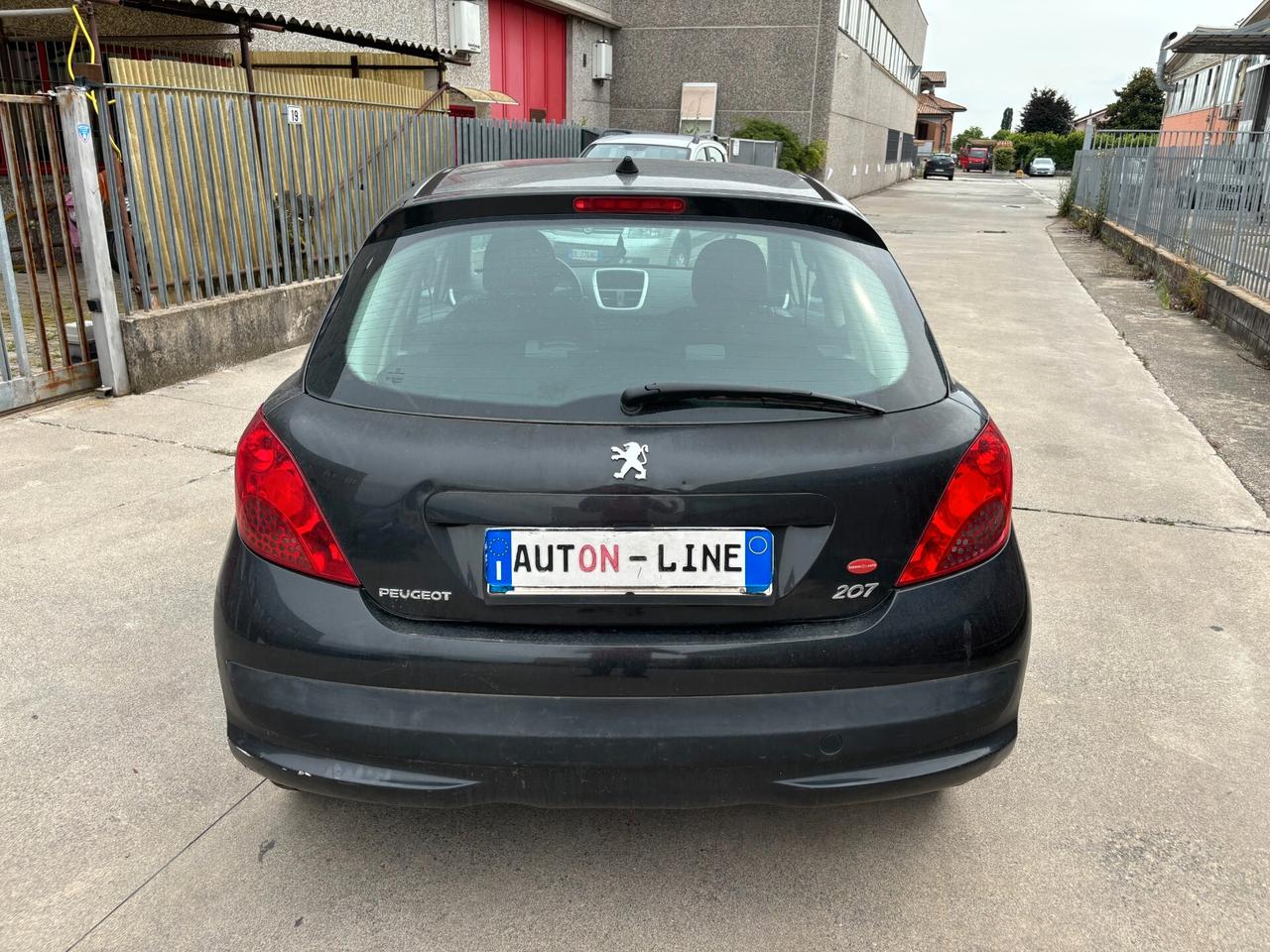 Peugeot 207 1.4 8V 75CV 3p. ONE Line