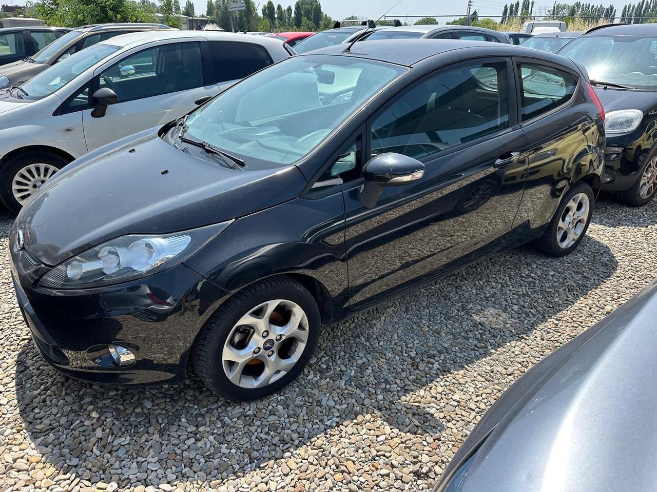 Ford Fiesta 1.4 TDCi 70CV 3 porte Titanium neopatentati