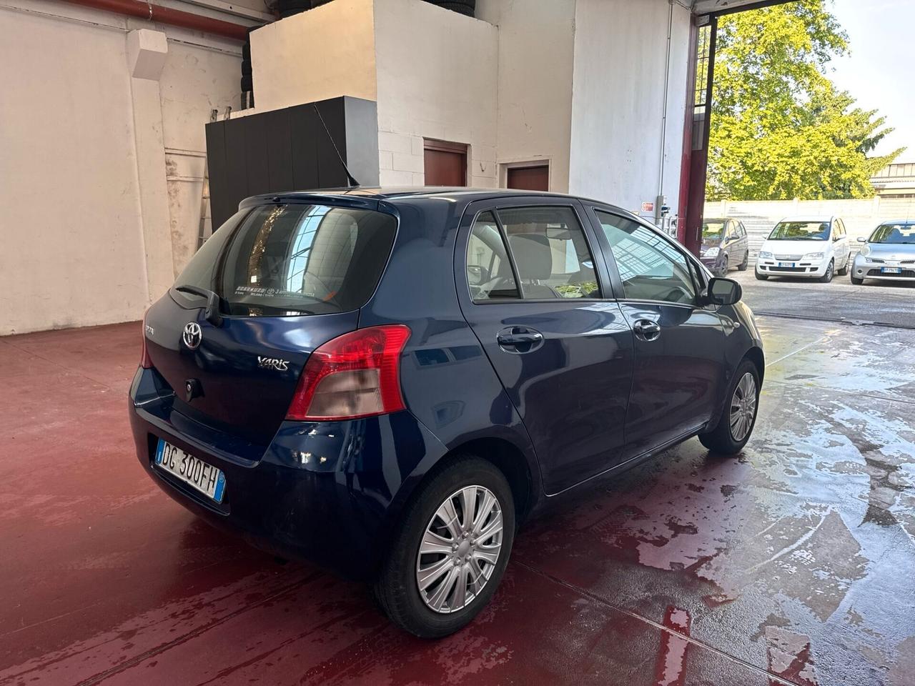 Toyota Yaris 1.0 5 porte Sol benz NEOPAT