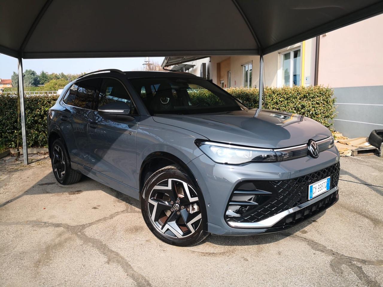 Volkswagen Tiguan 2.0 TDI 150 CV DSG R-Line ***TELECAMERA***