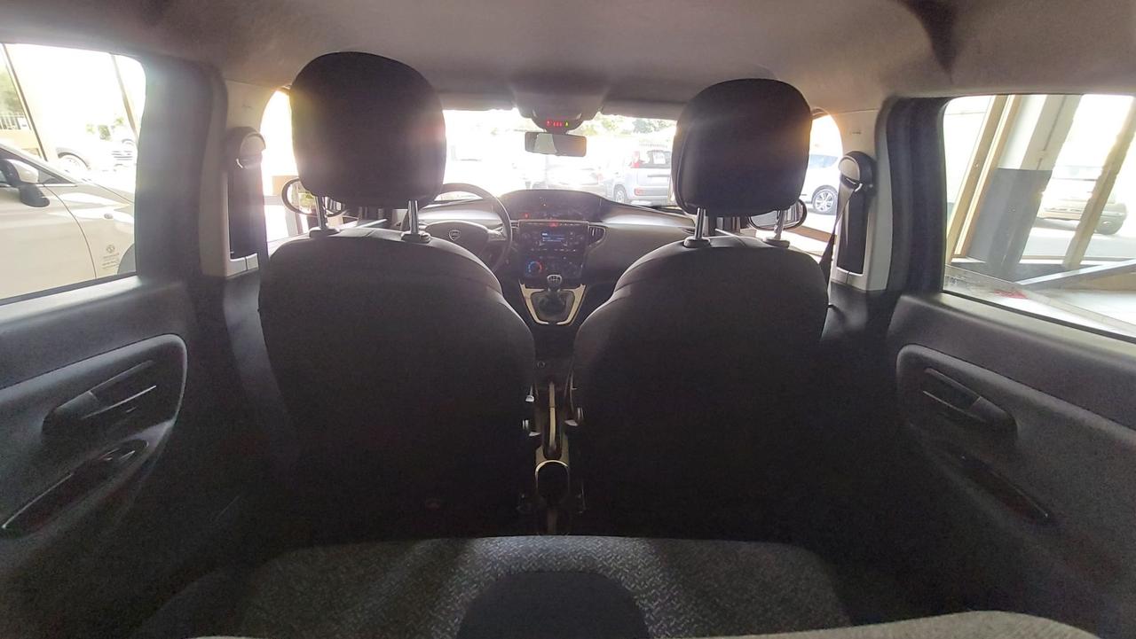 Lancia Ypsilon 1.0 FireFly 5 porte S&S Hybrid Silver Plus - Nessun vincolo
