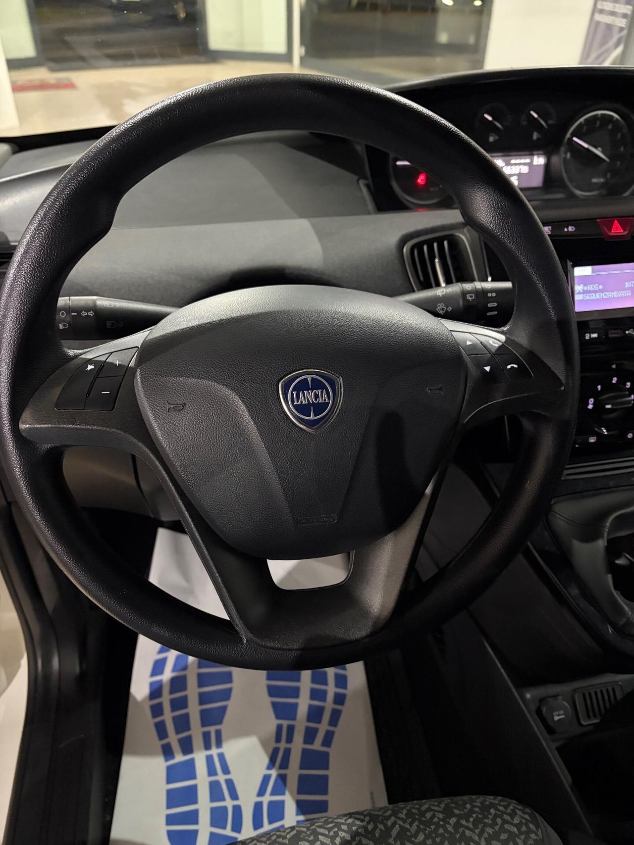 Lancia Ypsilon 1.0 Firefly hybrid