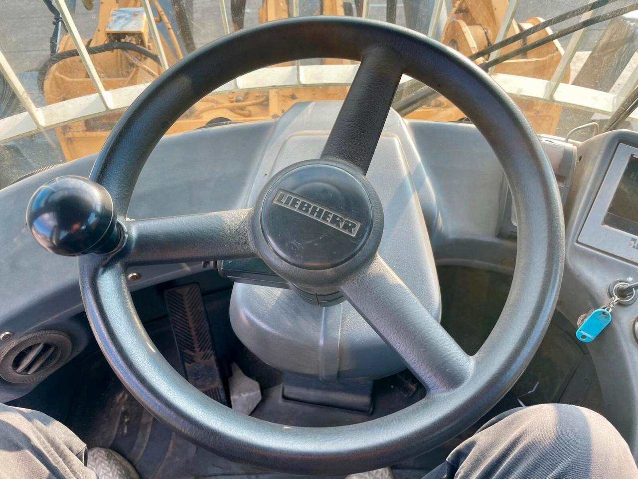 PALA GOMMATA LIEBHERR L 554 -