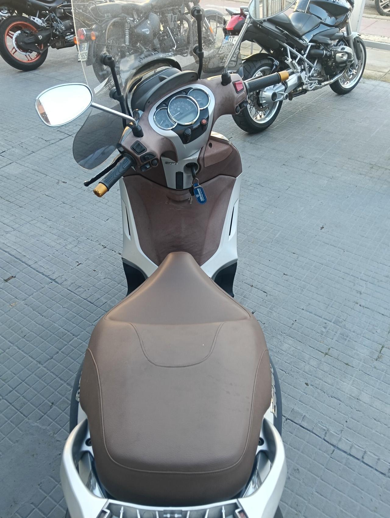 Piaggio Beverly 350 ABS ASR anno: 2020