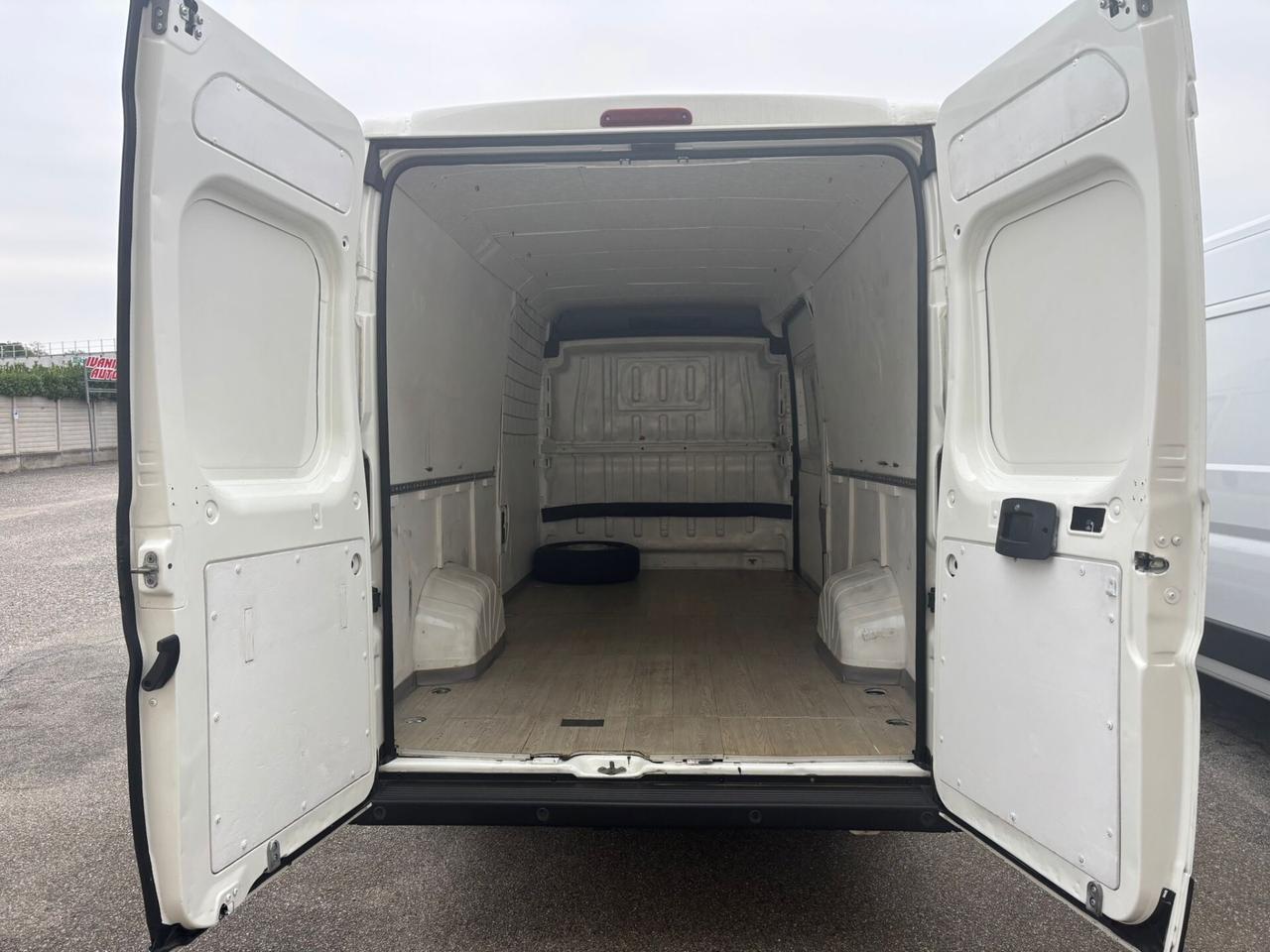 Peugeot Boxer 330 BlueHDi 140