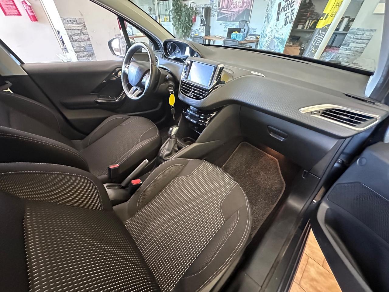 Peugeot 208 1.2benz. Allure