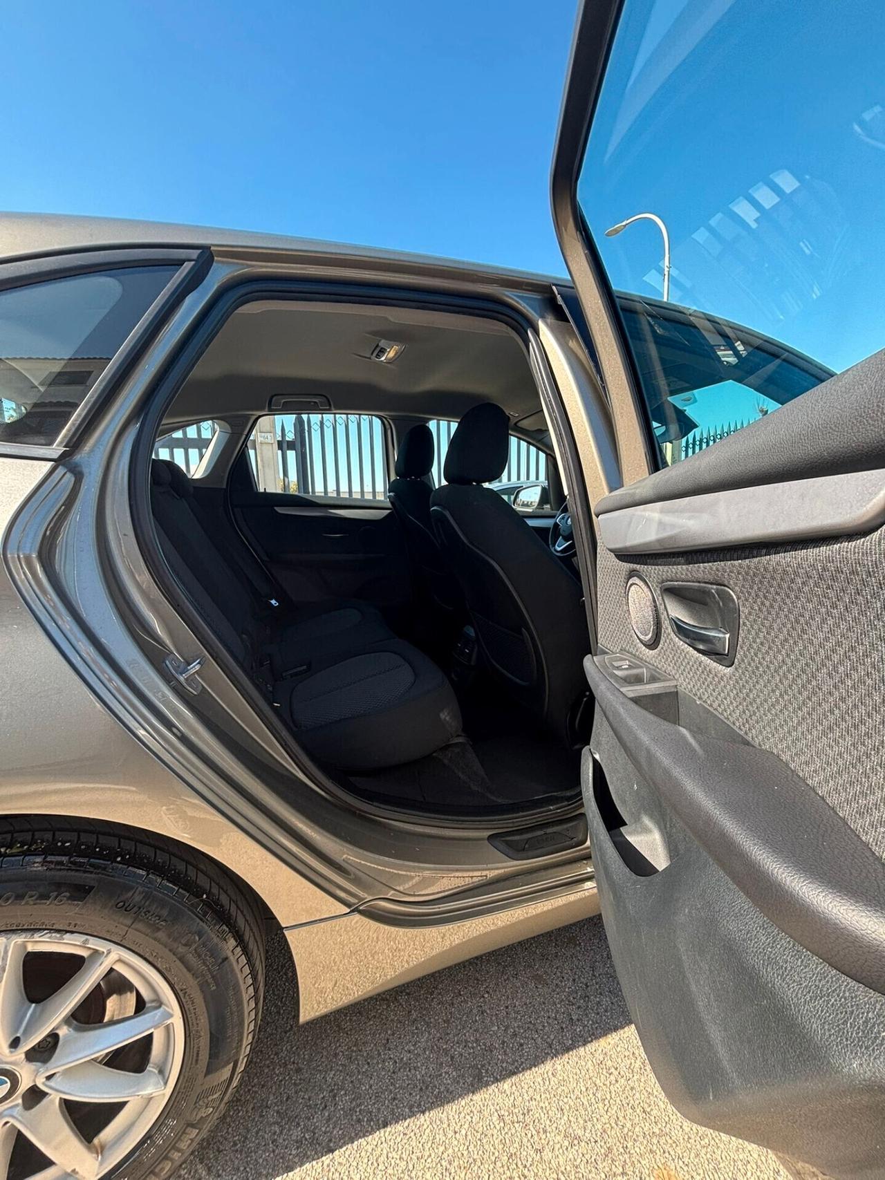 Bmw Serie 2 218d Luxury AUTOMATICO ANNO 2015