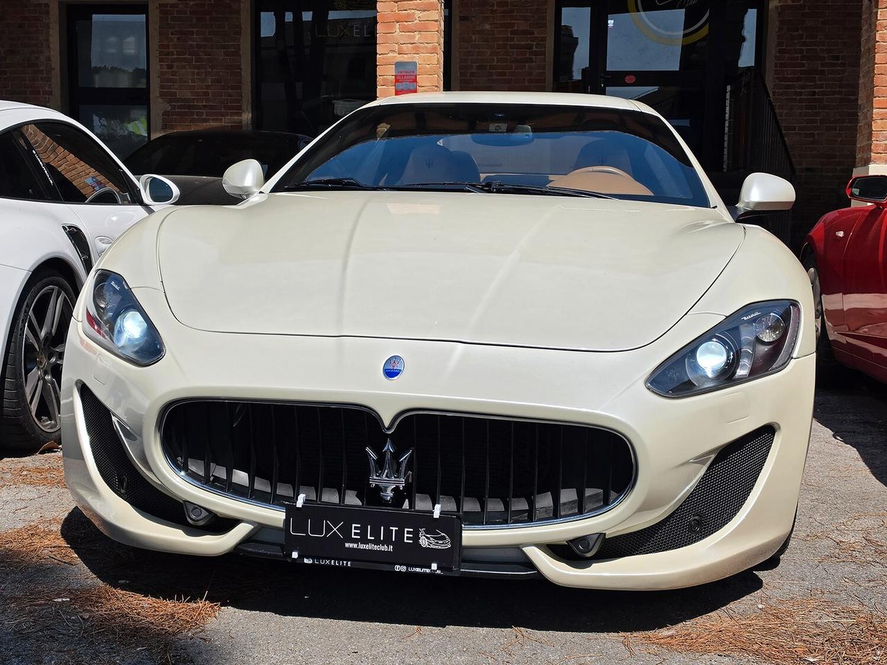 MASERATI GRANTURISMO 4.7 S V8 CAMBIOCORSA_BIANCO FUJI_ALLESTIMENTO MC_GARANZIA 12 MESI_TAGLIANDATA_LUCI DIURNE LED