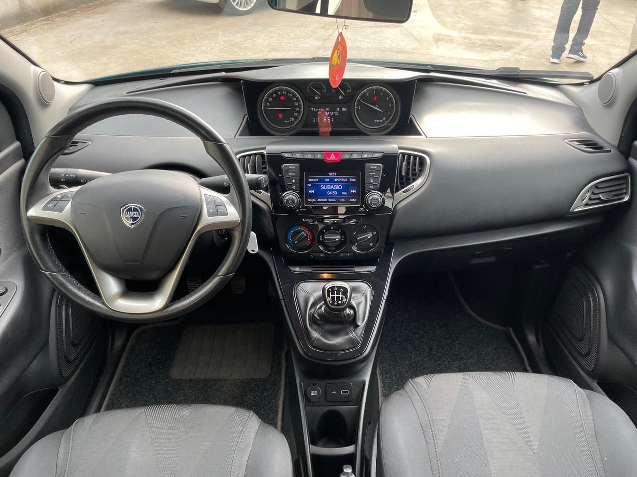 Lancia Ypsilon 1.0 FireFly 5 porte S&S Hybrid Ecochic