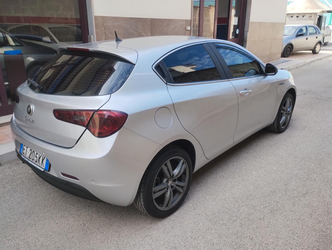 Alfa Romeo Giulietta 1.6 JTDm-2 105 CV Distinctive