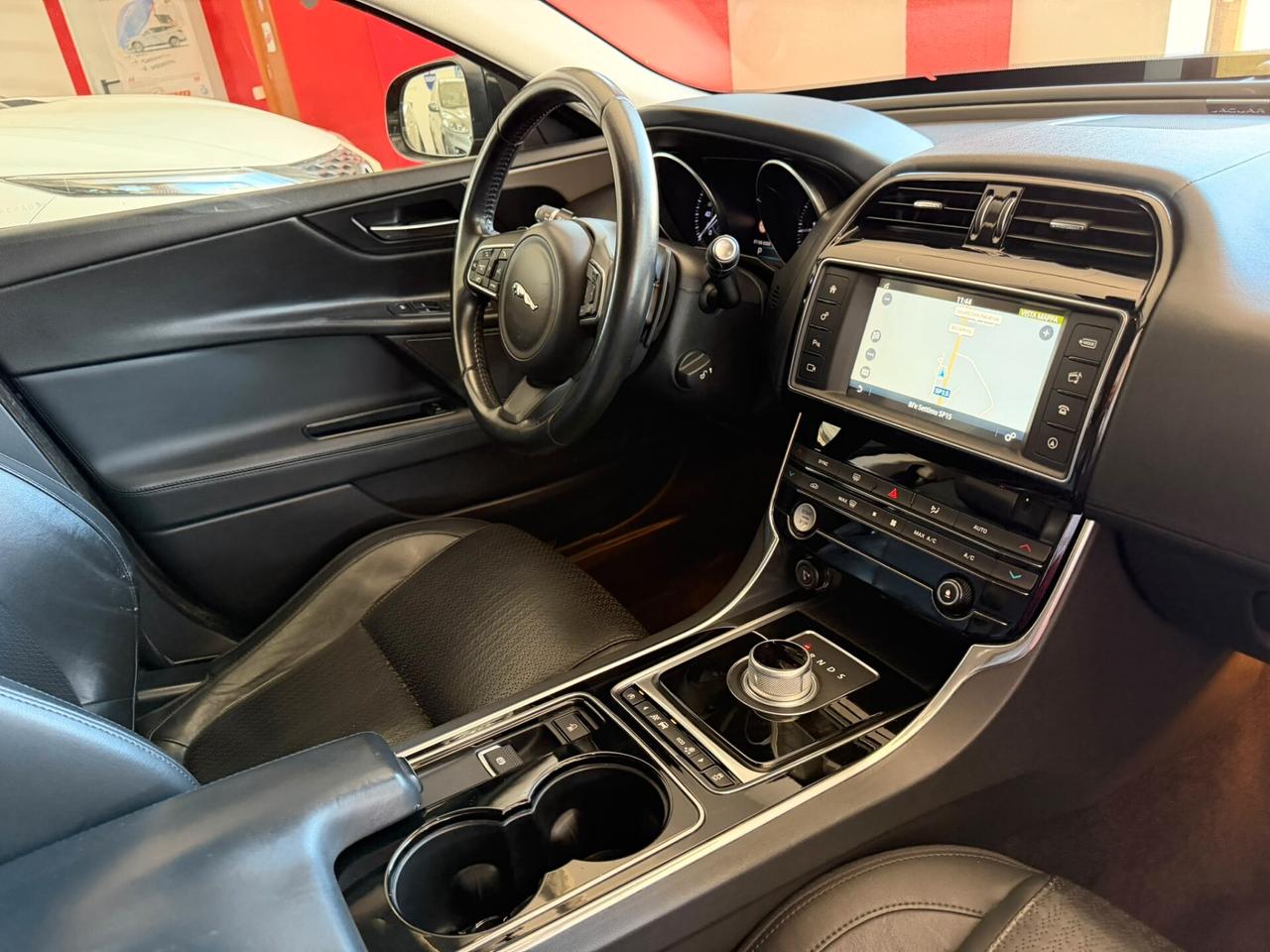 Jaguar XE 2.0 D Turbo aut. Portfolio
