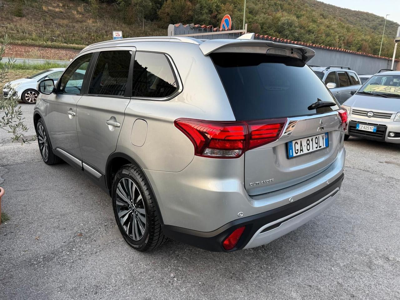Mitsubishi Outlander 2.0 4WD GPL Bi-fuel CVT Diamond SDA 7 posti