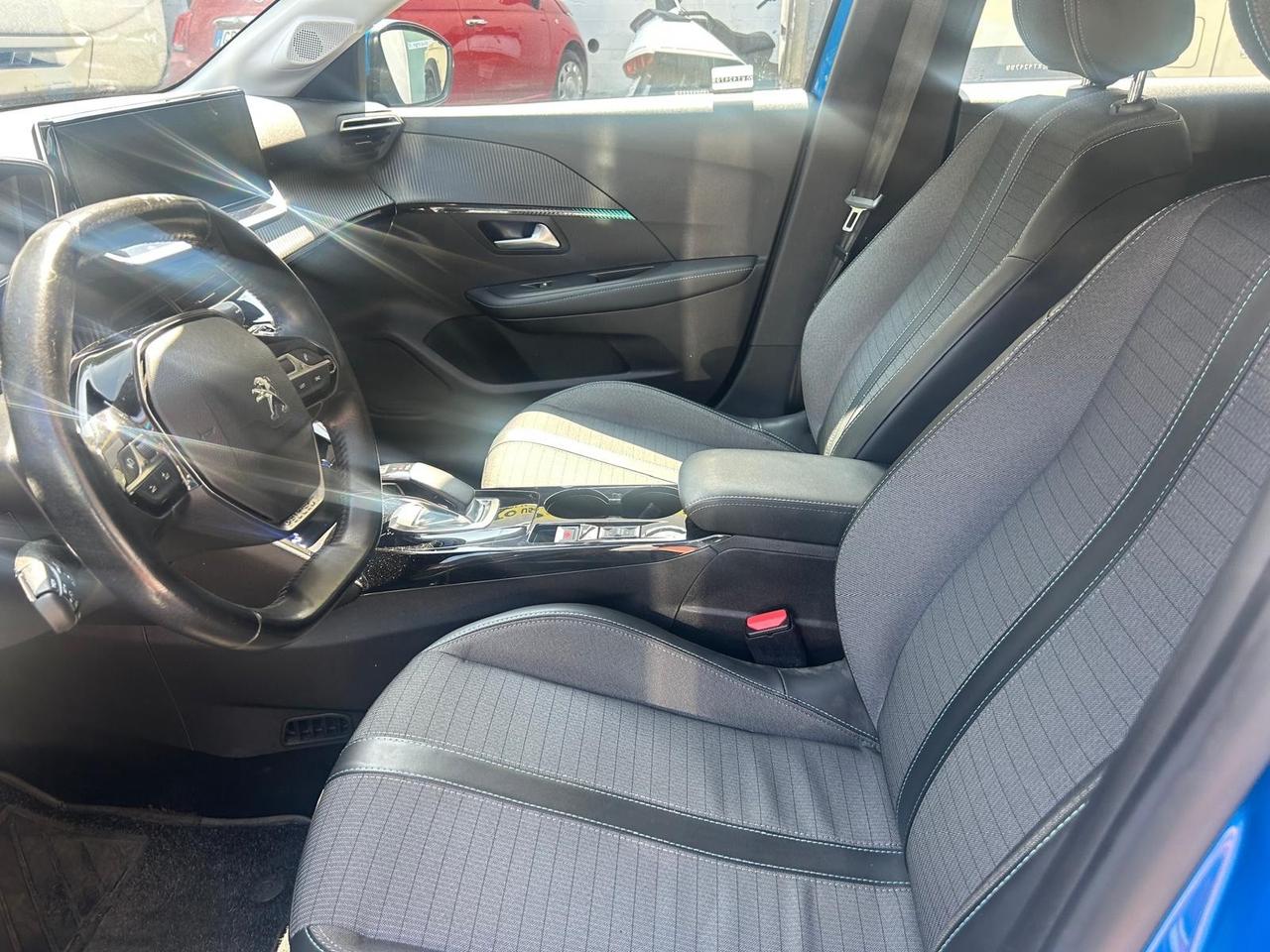 Peugeot 208 motore elettrico Allure