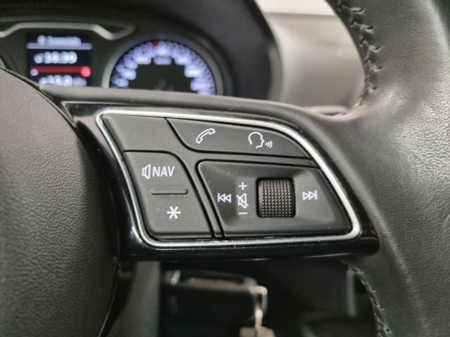 AUDI Q2 35 TFSI S tronic Identity Black