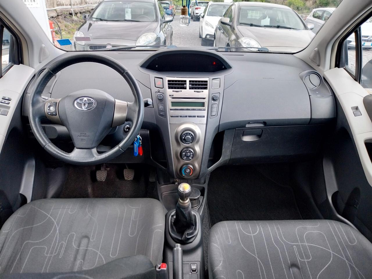 TOYOTA YARIS 1.0 BENZINA 110.000 KM UNICOPROPRIETA