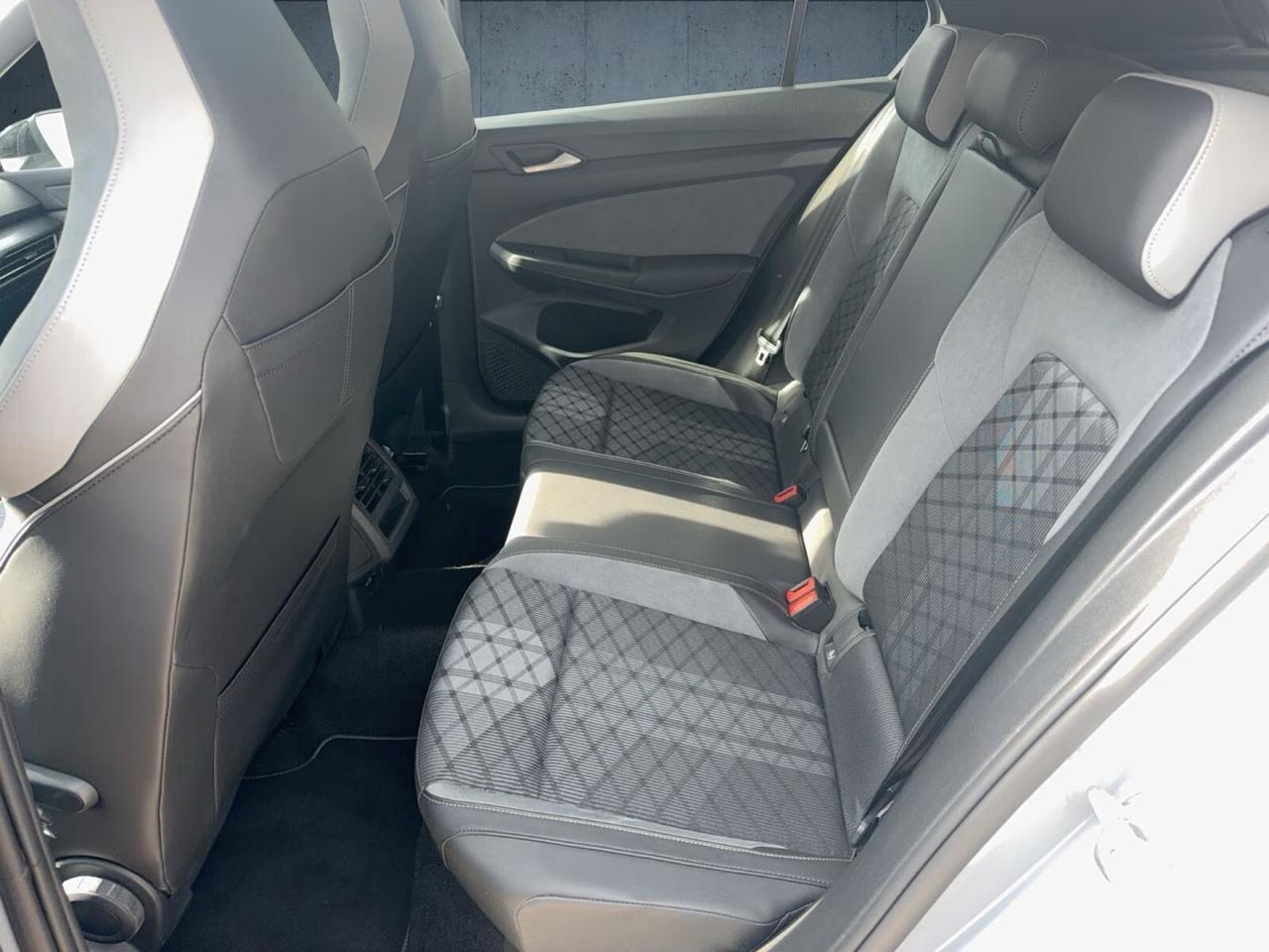 Volkswagen Golf 1.5 TSI R-Line