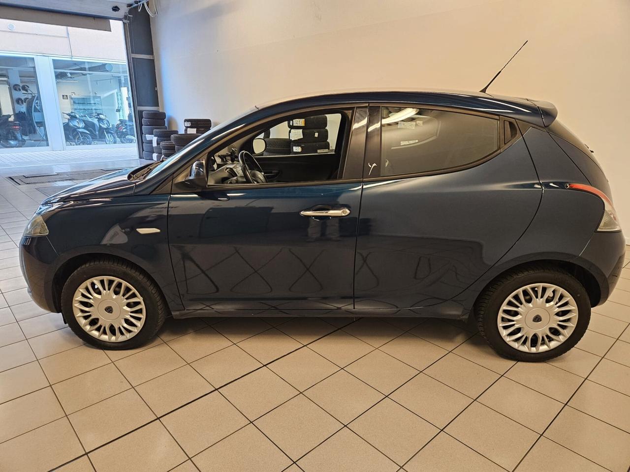 Lancia Ypsilon 1.2 69 CV 5 porte Silver