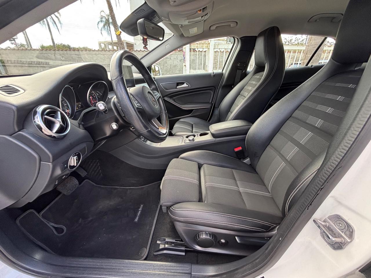 MERCEDES GLA 180 PREMIUM AUTOMATIC BENZINA FULL