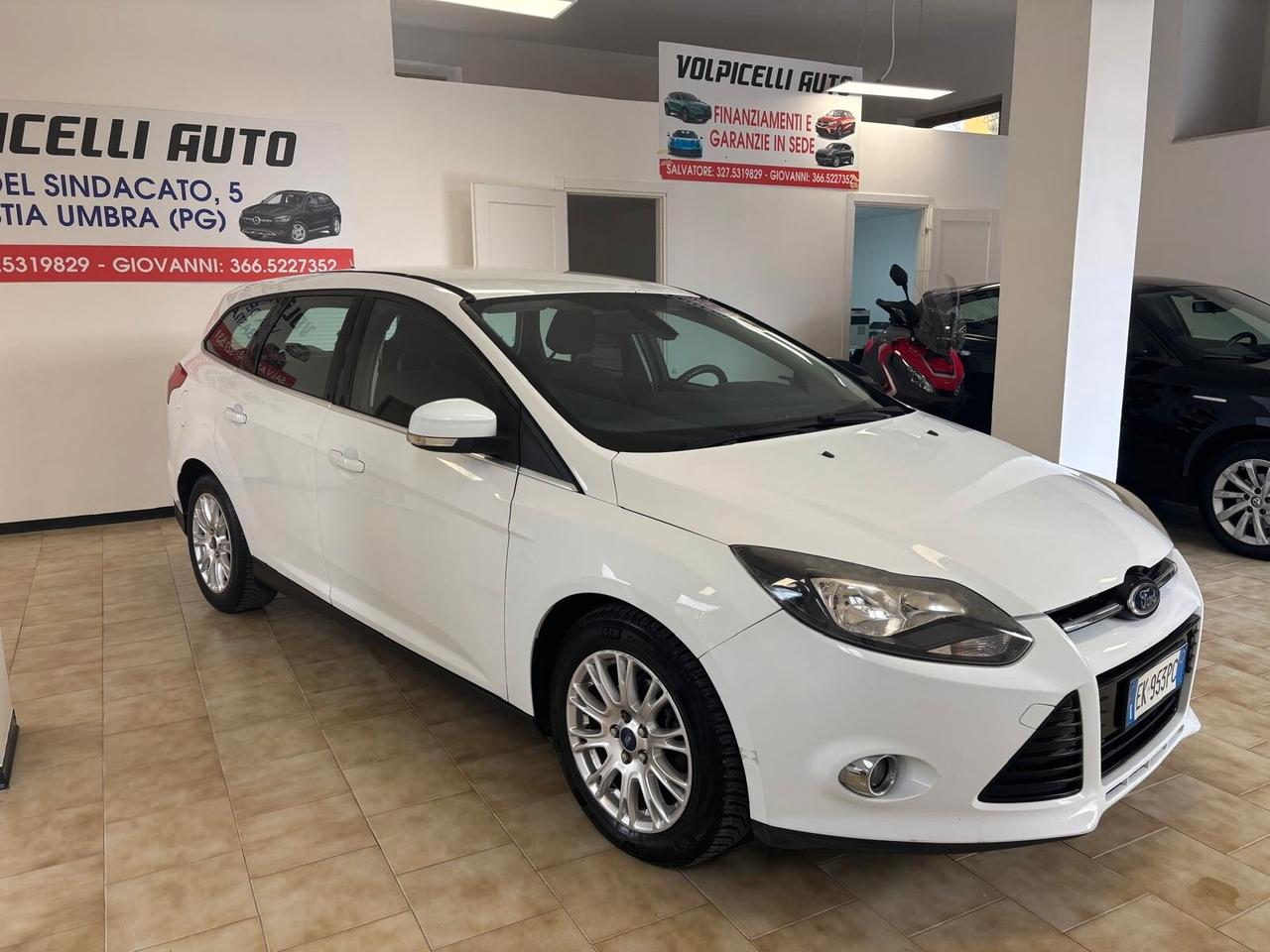 FORD FOCUS ANNO 2011 DS 1.6 ADATTA NEOPATENTATI KM 90 mila